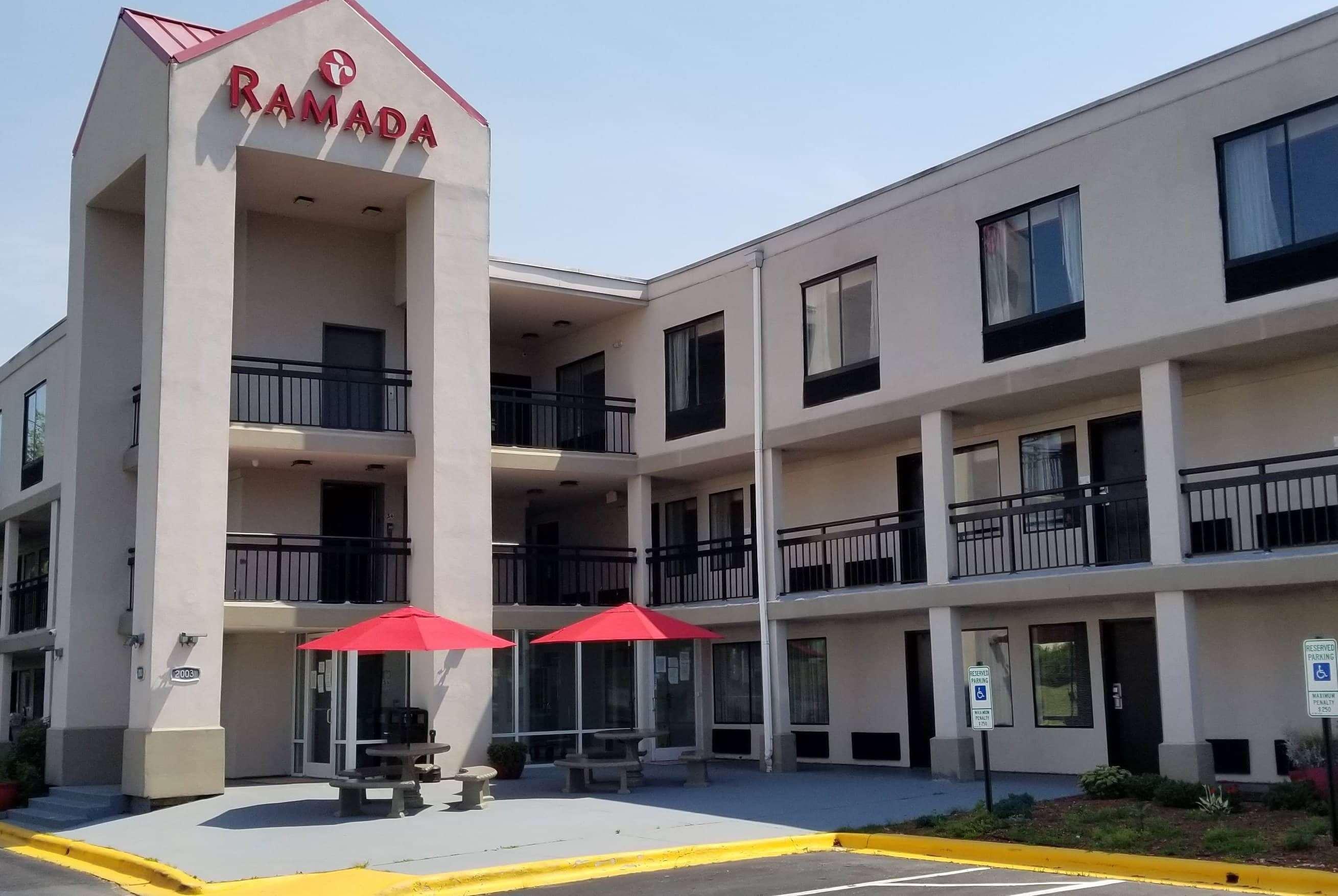Clarion Pointe - Greensboro Coliseum Area Exterior foto