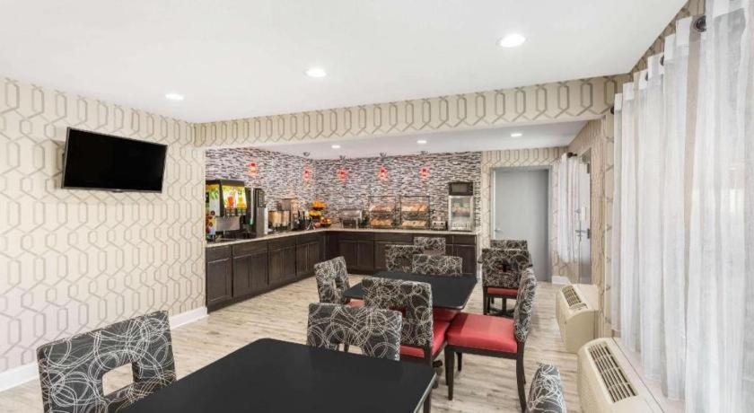 Clarion Pointe - Greensboro Coliseum Area Exterior foto